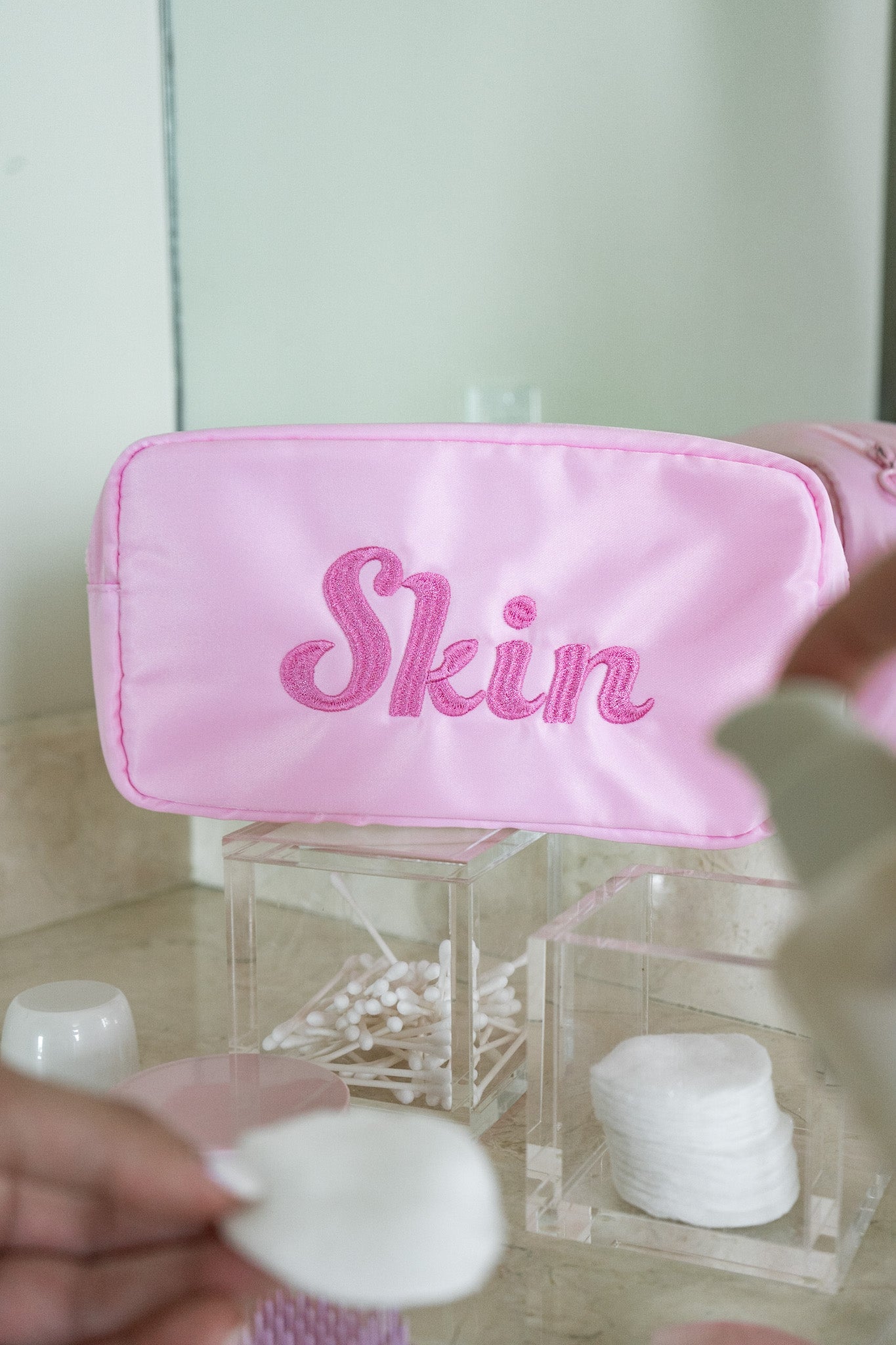 GW L Essentials Pink - SKIN - Give Wink