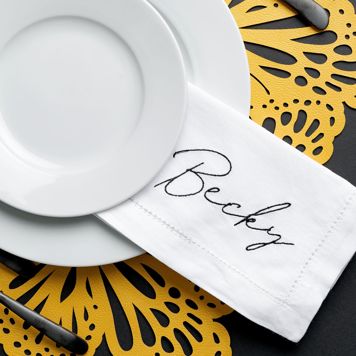 Personalized White Linen Napkins - Set of 12 - Give Wink